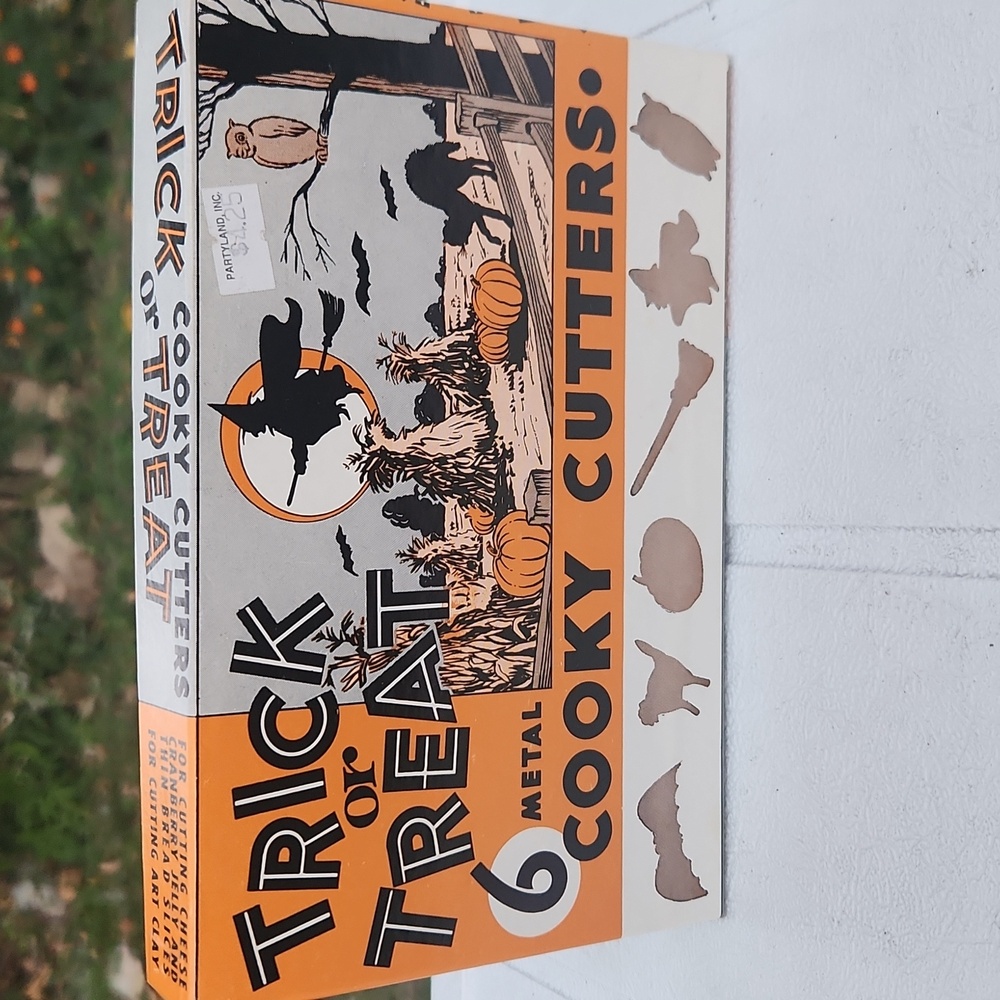 Vintage, Halloween, Character Metal "Cooky Cutters " original Box
